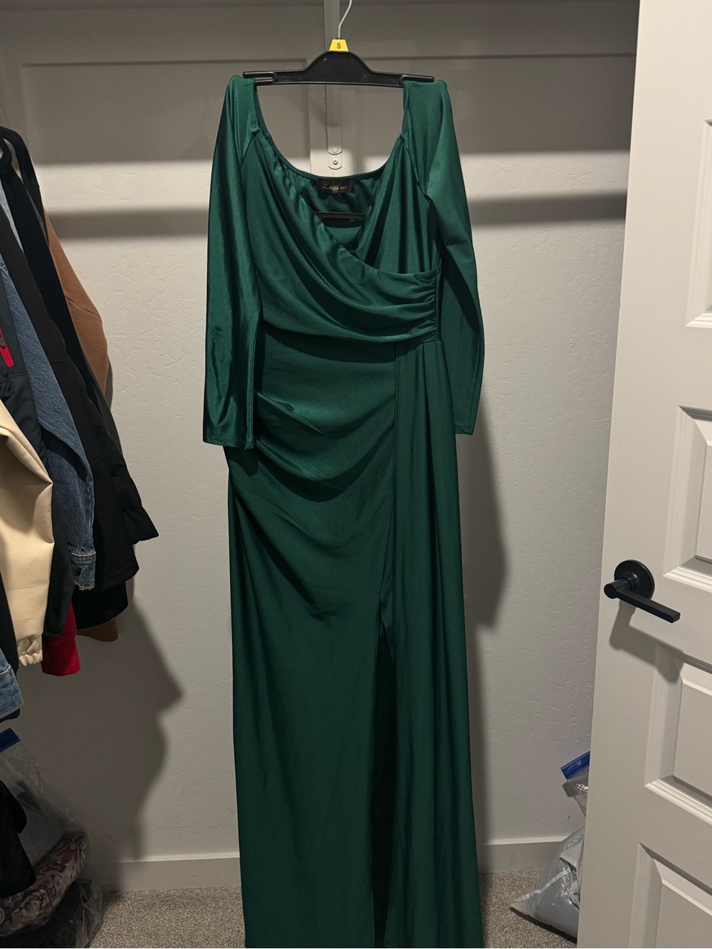 Luju Me Emerald Green floor-length Evening Gown